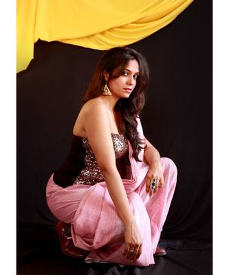 Stunning khadi slub cotton saree in prettiest pink with silver threadwork border 4