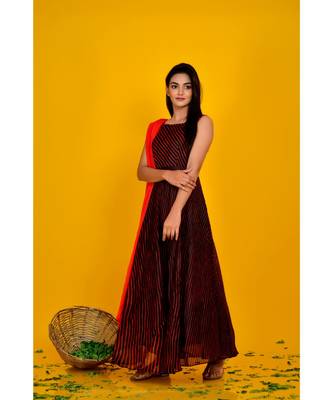 balck flared dress with red dupatta 1