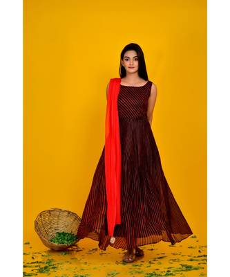 balck flared dress with red dupatta 2