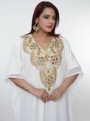White embroidered georgette islamic-kaftans 5