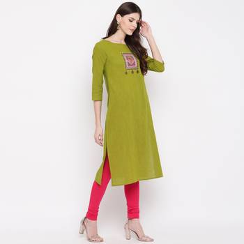 Women'S Embellished Straight Cotton Parrot Green Kurti 4