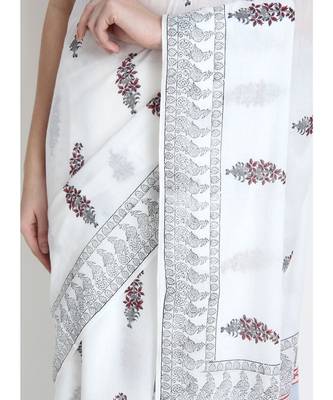 White Hand Block Printed Cotton Malmal Saree With Traditional Design & Red Tessels on Pallu 4