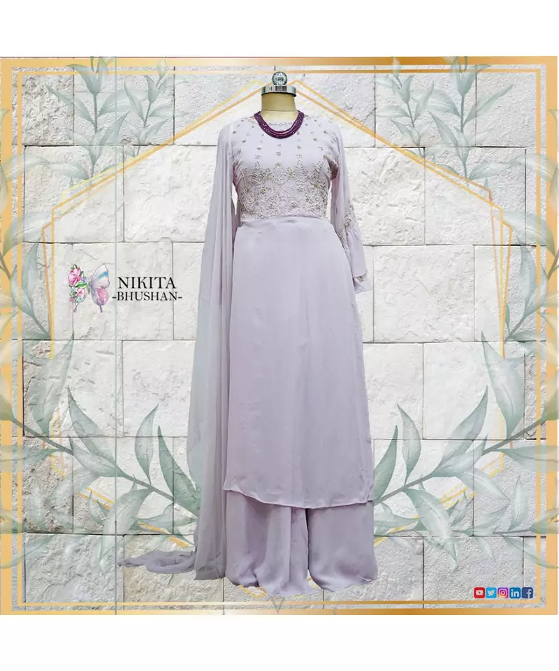 This gorgeous designer dress comes in pretty colour of mauve with one side of kurta