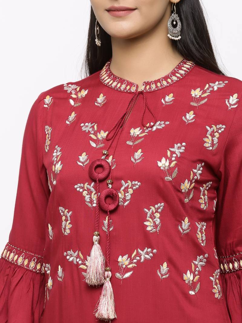 Women's  Mehroon Rayon Slub Embroidered Straight Kurta