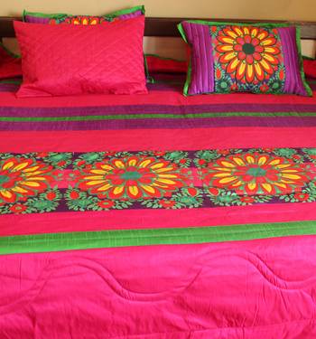 Vibrant Flower King Size 5 Pcs Quilted Bedspread 2