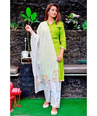 green printed Rayon Kurti With Pant And Dupatta 2