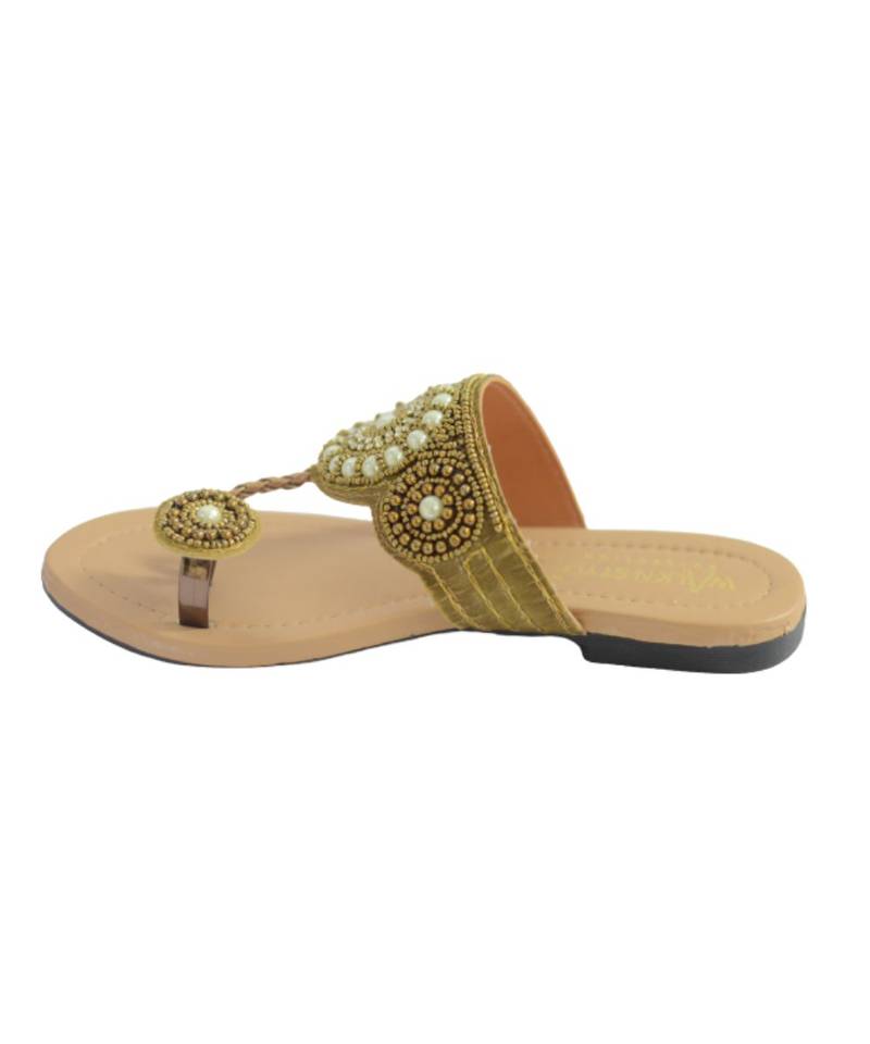 Flat ethnic footwear 