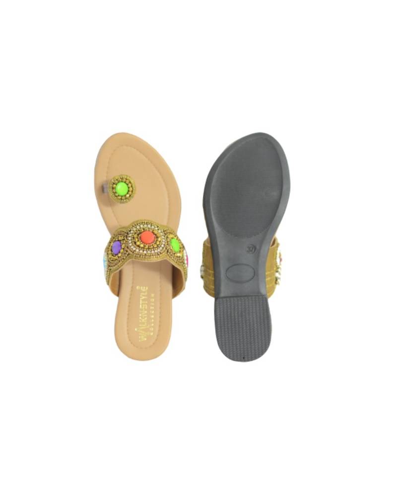 Flat ethnic footwear 