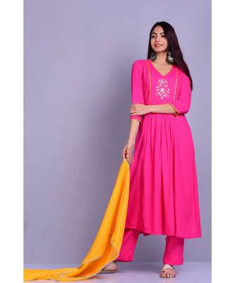 Magenta Suit with yellow leheriya Stole 2