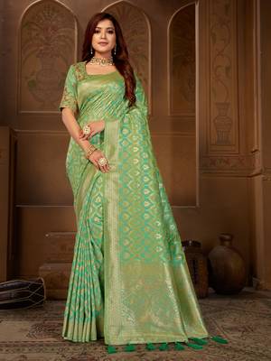 Green Woven Silk Blend Saree With Blouse 1
