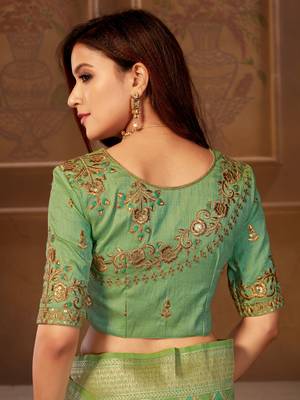 Green Woven Silk Blend Saree With Blouse 5