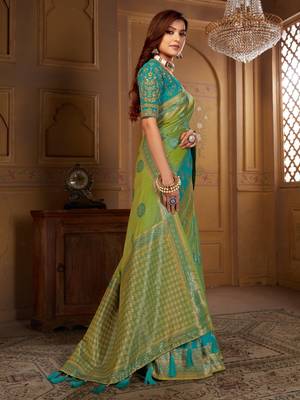 Green woven banarasi saree with blouse 3