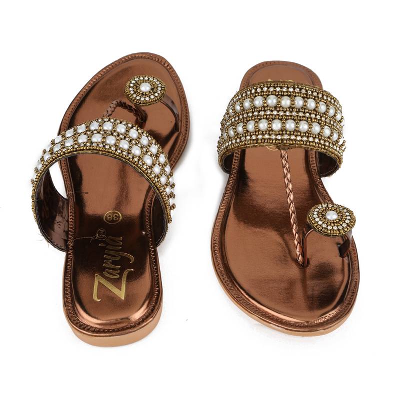 Flat ethnic footwear 