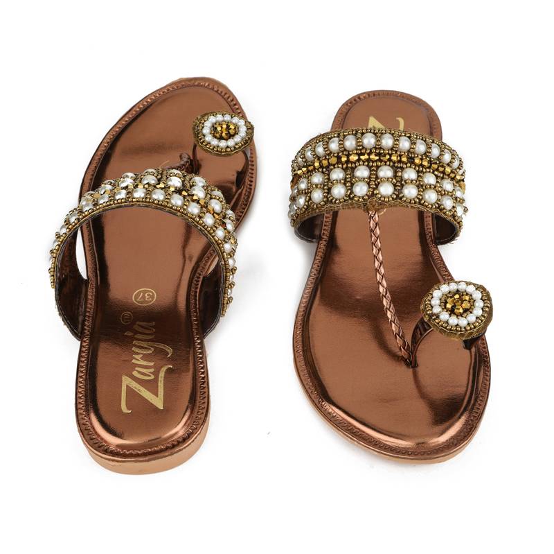 Flat ethnic footwear 