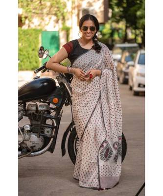 Define elegance with comfort in this elegant Khadi Silk Jamdani saree 1
