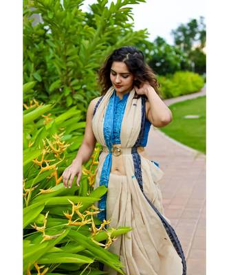 Stunning khadi cotton saree in timeless combination of cream body, azure border & delicate flamingo motifs 4