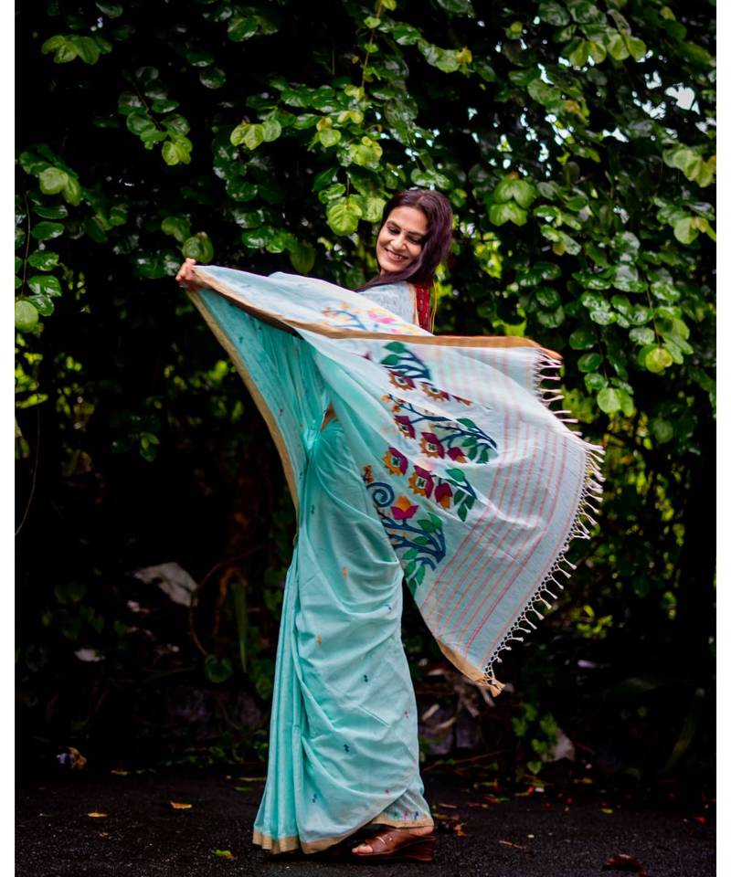 Amplify your style in this classic khadi cotton jamdani saree with multicolor floral motifs