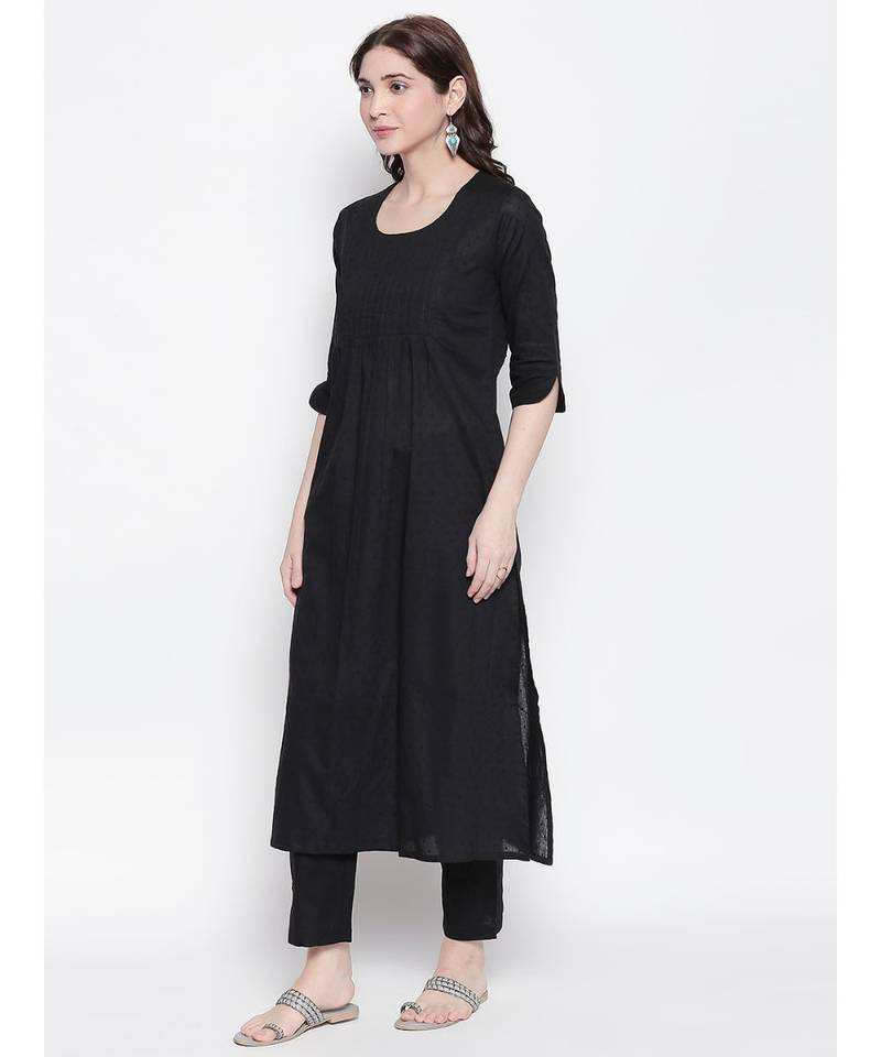 Black dobby dot pleated kurta