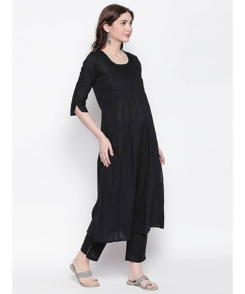 Black dobby dot pleated kurta