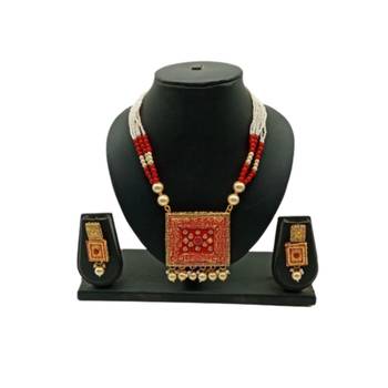 Red pearl necklaces 1