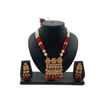 Red pearl necklaces 1