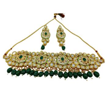 Green pearl necklaces 1