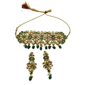 Green pearl necklaces 1