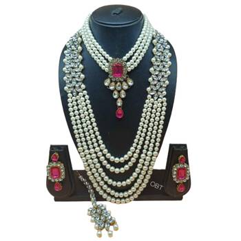 Red pearl necklaces 1
