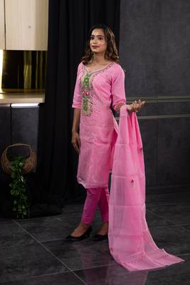 Pink thread embroidery kota doria salwar 4