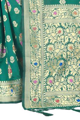 Green woven art silk saree with blouse 4