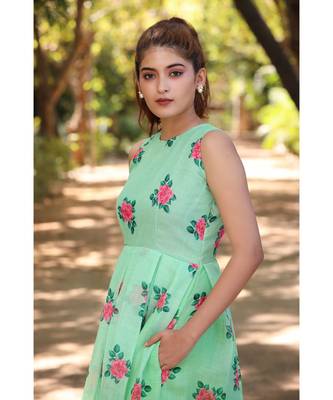 Floral Printed L inen Cotton   Fit and Flare Midi Dress. (Sleeve Fabric Attached Inside) 4