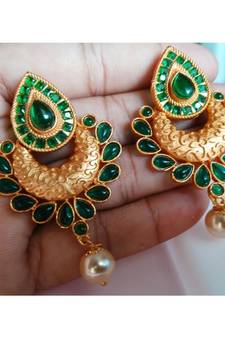 Exclusive traditional earring collection
