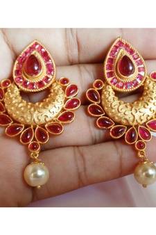 Exclusive traditional earring collection
