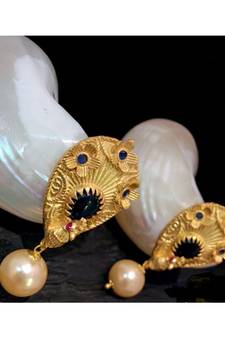 Beautiful gold plated peacock black colour studs