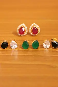 Multicolor studs
