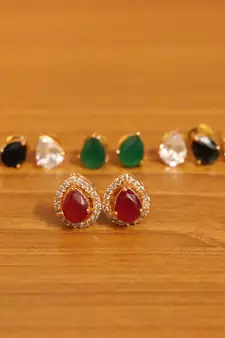 Multicolor studs