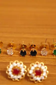 Multicolor studs