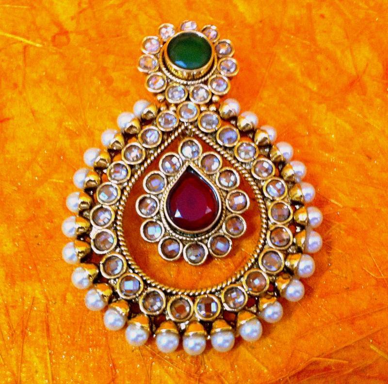 Glowing Pearl Pokli Pendant Set with Beautiful Pendant & Earrings Which Can Also Be Worn Alone v162