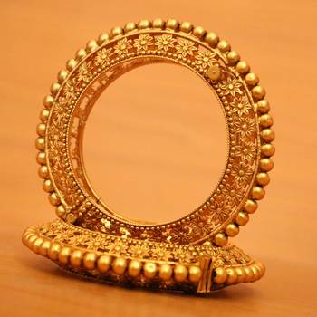 Gold bangles-and-bracelets 4