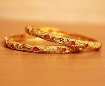 Red bangles-and-bracelets 1