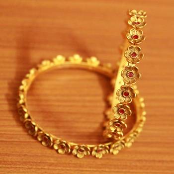 Red bangles-and-bracelets 3