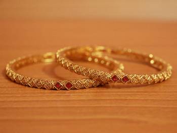 Red bangles-and-bracelets 1
