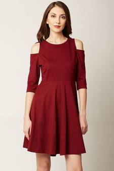 Women's Maroon Round Neck 3/4 Sleeves Solid Knee-Long Cold Shoulder Skater Dress
