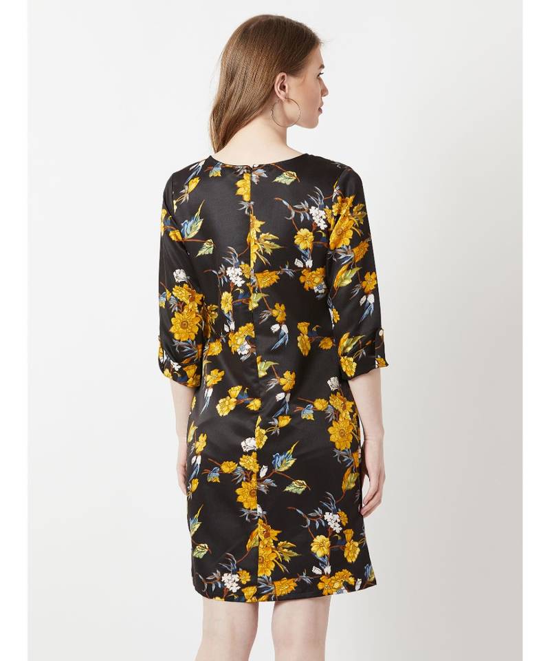 Women's Multicolored With A Black Base Round Neck 3/4 Sleeve Floral Knee-Long Shift Dress