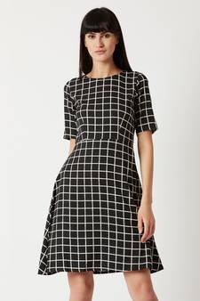 Women's Multicolored With A Black Base Round Neck Half Sleeve Checkered Knee-Long Skater Dress