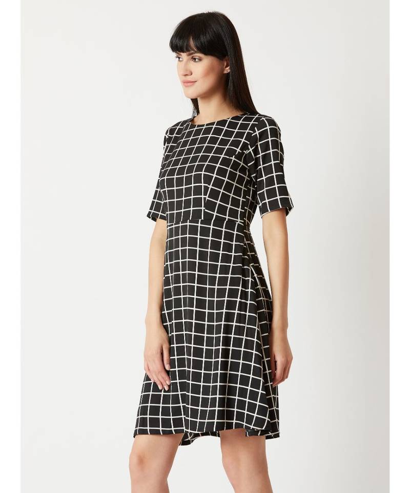 Women's Multicolored With A Black Base Round Neck Half Sleeve Checkered Knee-Long Skater Dress