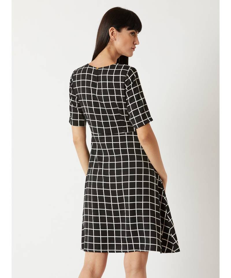 Women's Multicolored With A Black Base Round Neck Half Sleeve Checkered Knee-Long Skater Dress