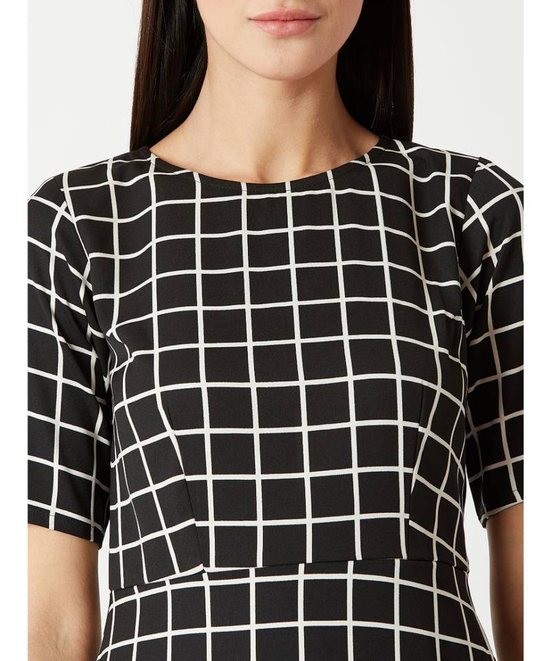 Women's Multicolored With A Black Base Round Neck Half Sleeve Checkered Knee-Long Skater Dress