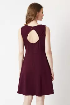 Women's Wine Red Round Neck Sleeveless Solid Back Cut-Out Knitted Knee-Long Skater Dress