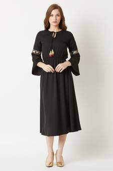 Women's Black Round Neck 3/4 Sleeve Solid Gathered Embroidered Sleeve Tassel Detailing Midi Dress